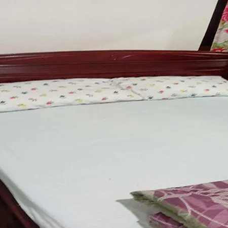 Businesses 2 Hostel Polisi i Vogel